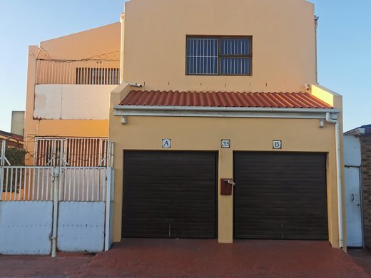2 Schlafzimmer Haus zur Miete in Strandfontein