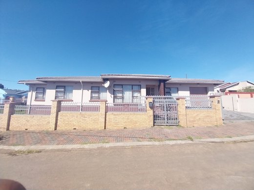 4 Schlafzimmer Haus zum Kauf in Mthatha