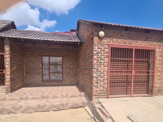 3 Schlafzimmer Haus zum Kauf in Maokeng