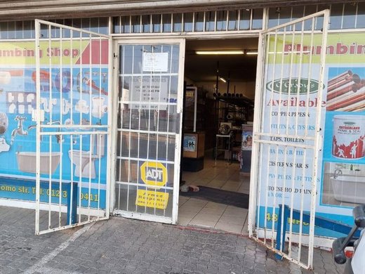 Geschäft zum Kauf in Pretoria West