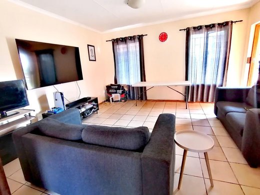 2 Schlafzimmer Reihenhaus zum Kauf in Pretoria North