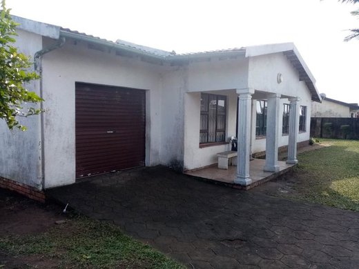 3 Schlafzimmer Haus zum Kauf in Esikhawini