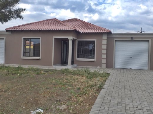 4 Schlafzimmer Haus zum Kauf in Mandela View