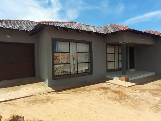 3 Schlafzimmer Haus zum Kauf in Lebowakgomo
