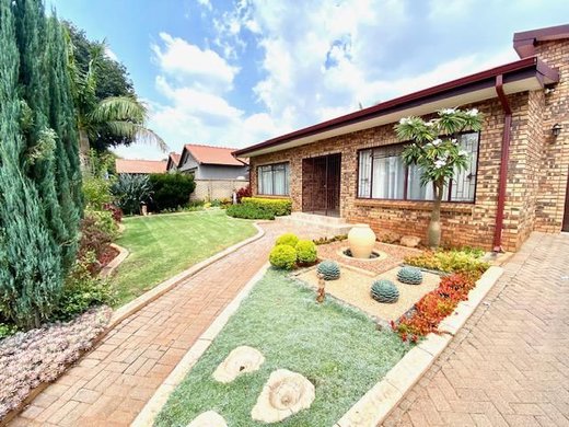 3 Schlafzimmer Haus zum Kauf in Garsfontein
