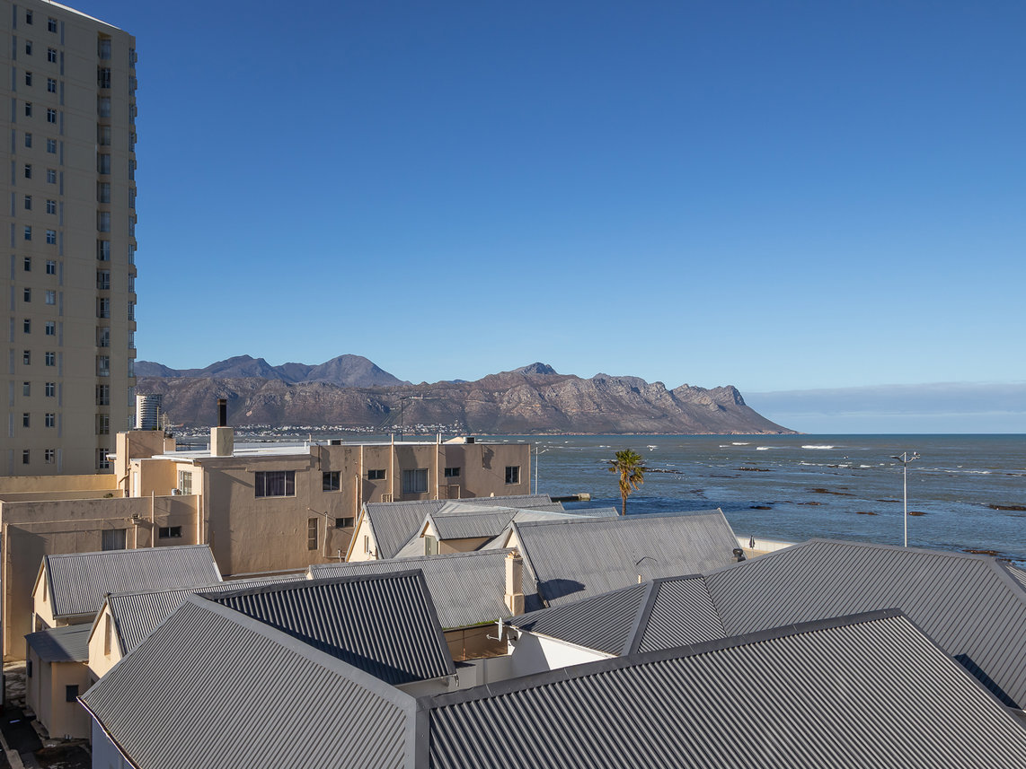 2 Bedroom Apartment For Sale in Strand Central