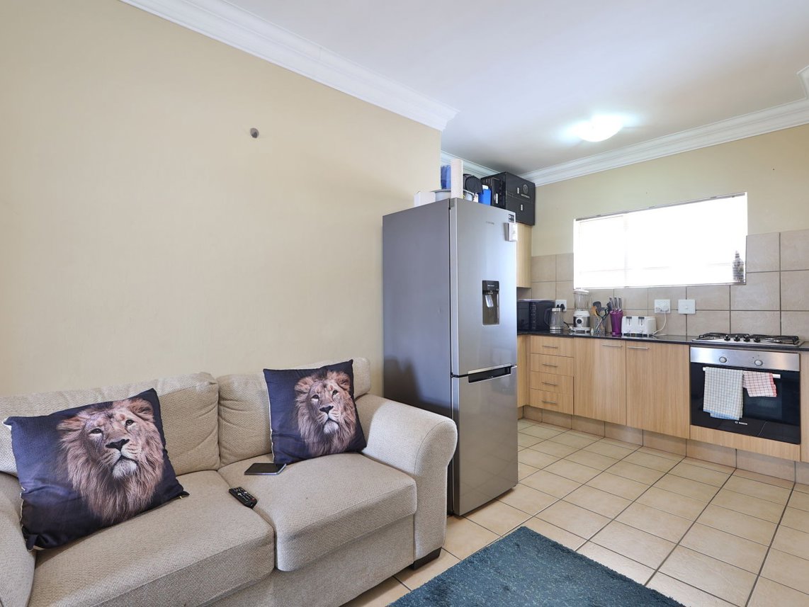 2 Bedroom Apartment For Sale in Buccleuch