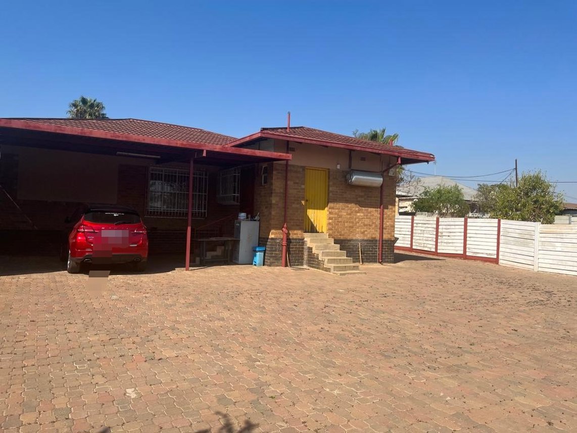 4 Bedroom House For Sale in Pretoria West