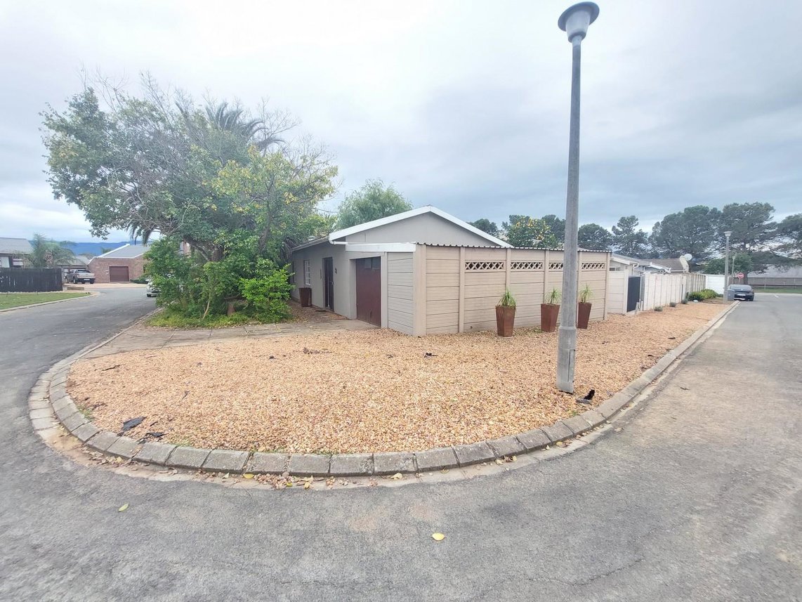 2 Bedroom House For Sale in Riversdale