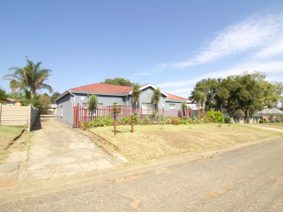 4 Bedroom House For Sale in Piet Retief