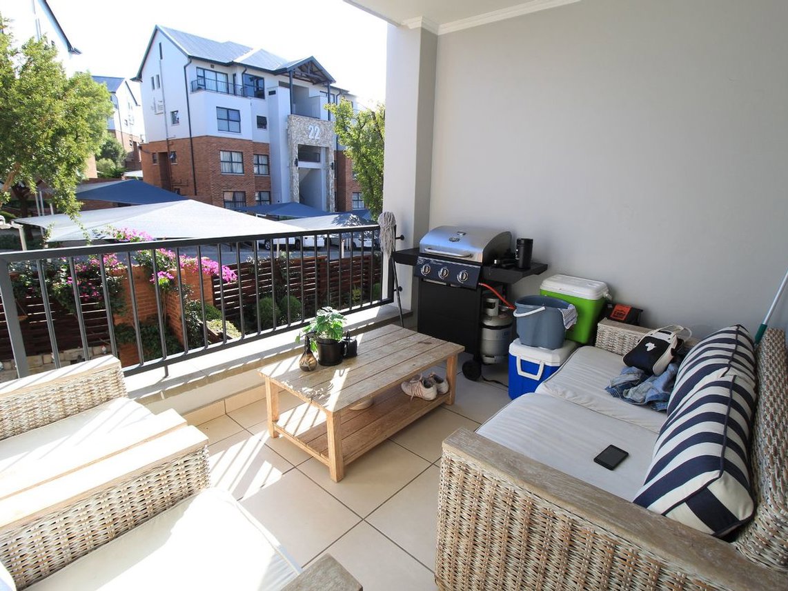 3 Bedroom Flat To Rent in Olivedale