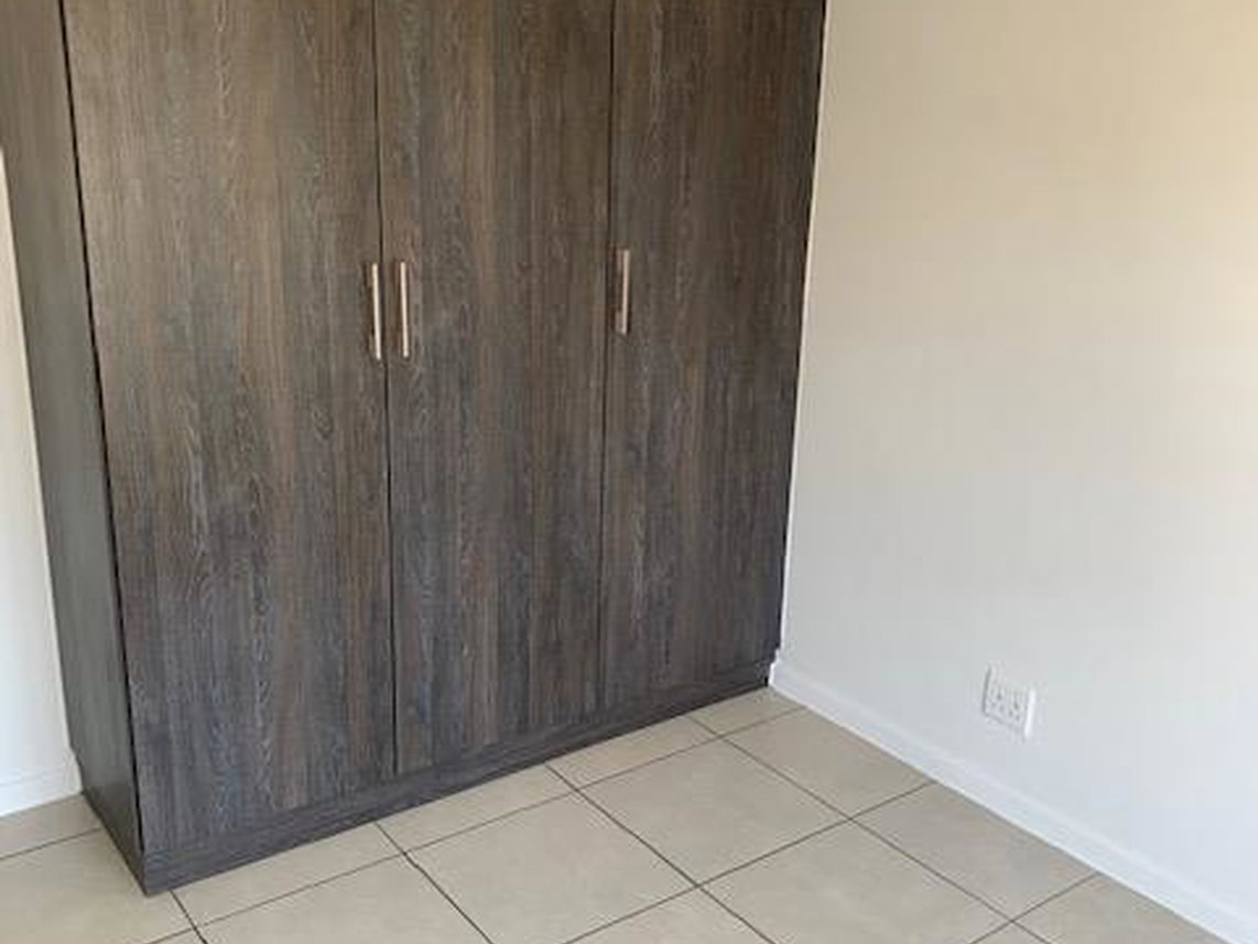 3 Bedroom Apartment To Rent in Olivedale