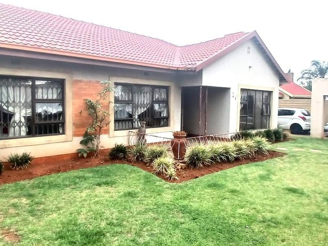 4 Bedroom House For Sale in Leondale