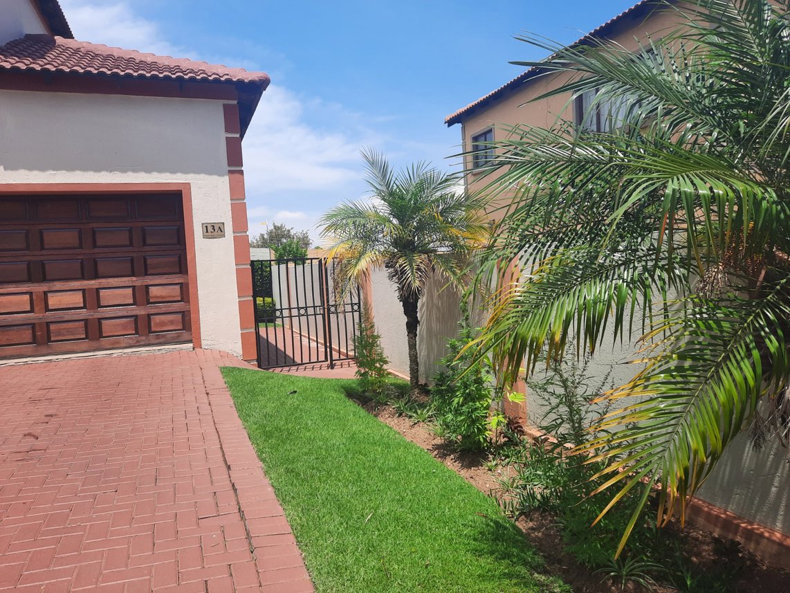 3 Bedroom Security Estate To Rent in Country View