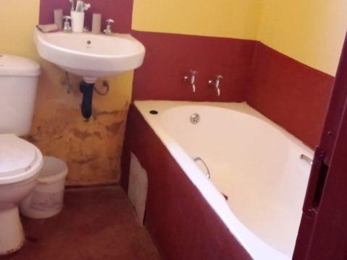 2 Bedroom House For Sale in Lenasia South