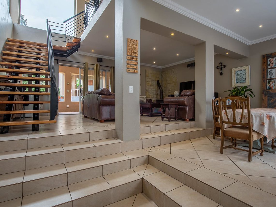 7 Bedroom House For Sale in Mulbarton
