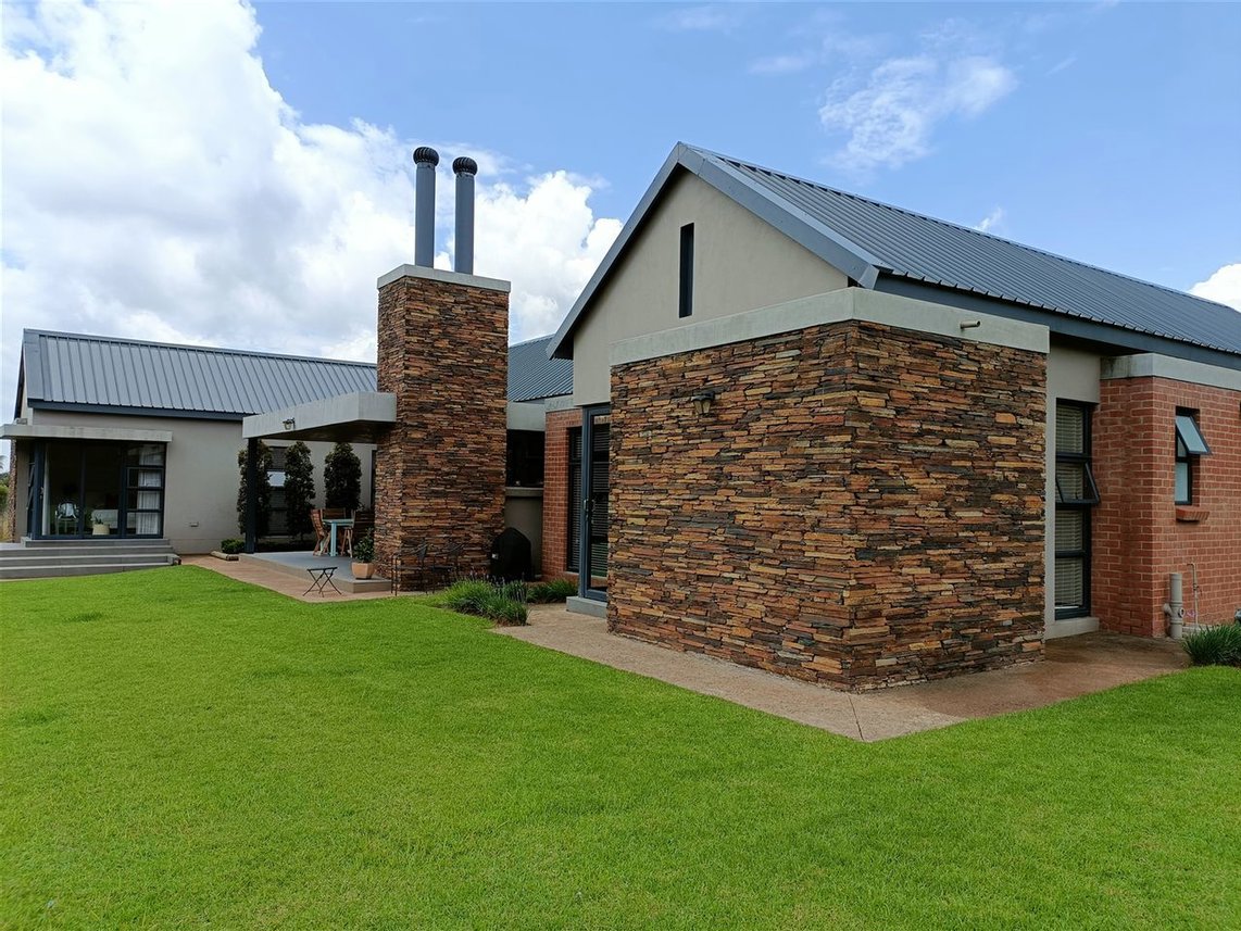 4 Bedroom House For Sale in Randjesfontein AH