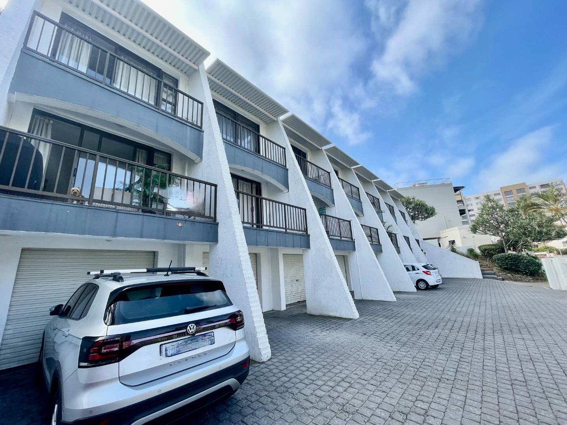 2 Bedroom Apartment For Sale in Umhlanga