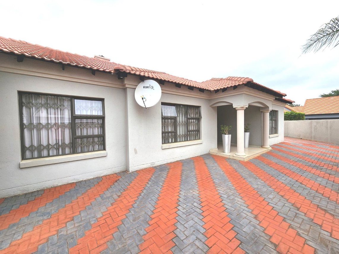 3 Bedroom House For Sale in Clarina