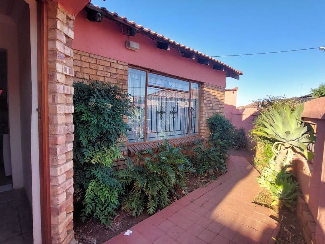 2 Bedroom House For Sale in Mamelodi East