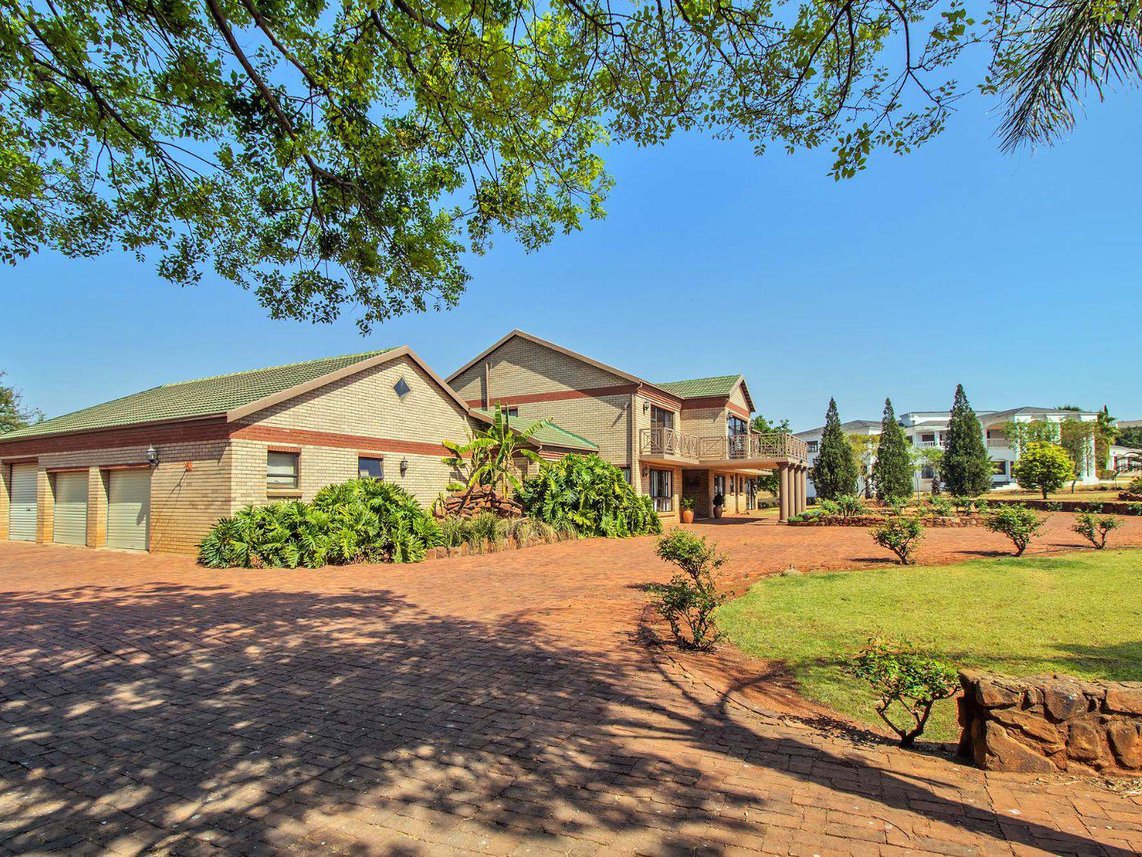5 Bedroom House For Sale in Mooikloof Equestrian Estate