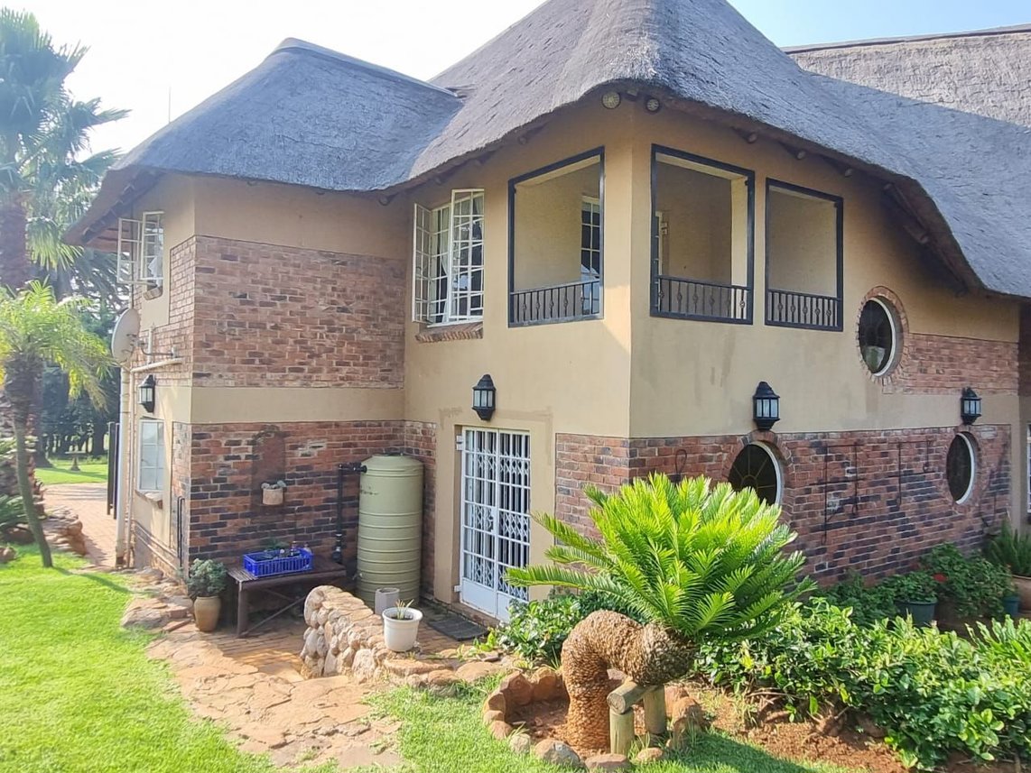 4 Bedroom Farm For Sale in Magaliesburg