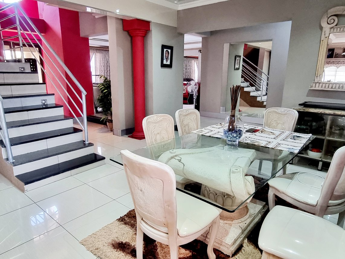 4 Bedroom House For Sale in Woodhill Estate