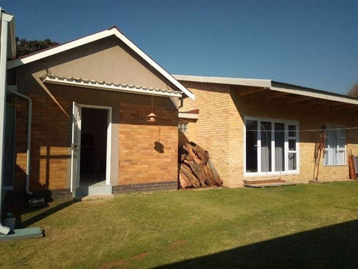 3 Bedroom House For Sale in Kempton Park