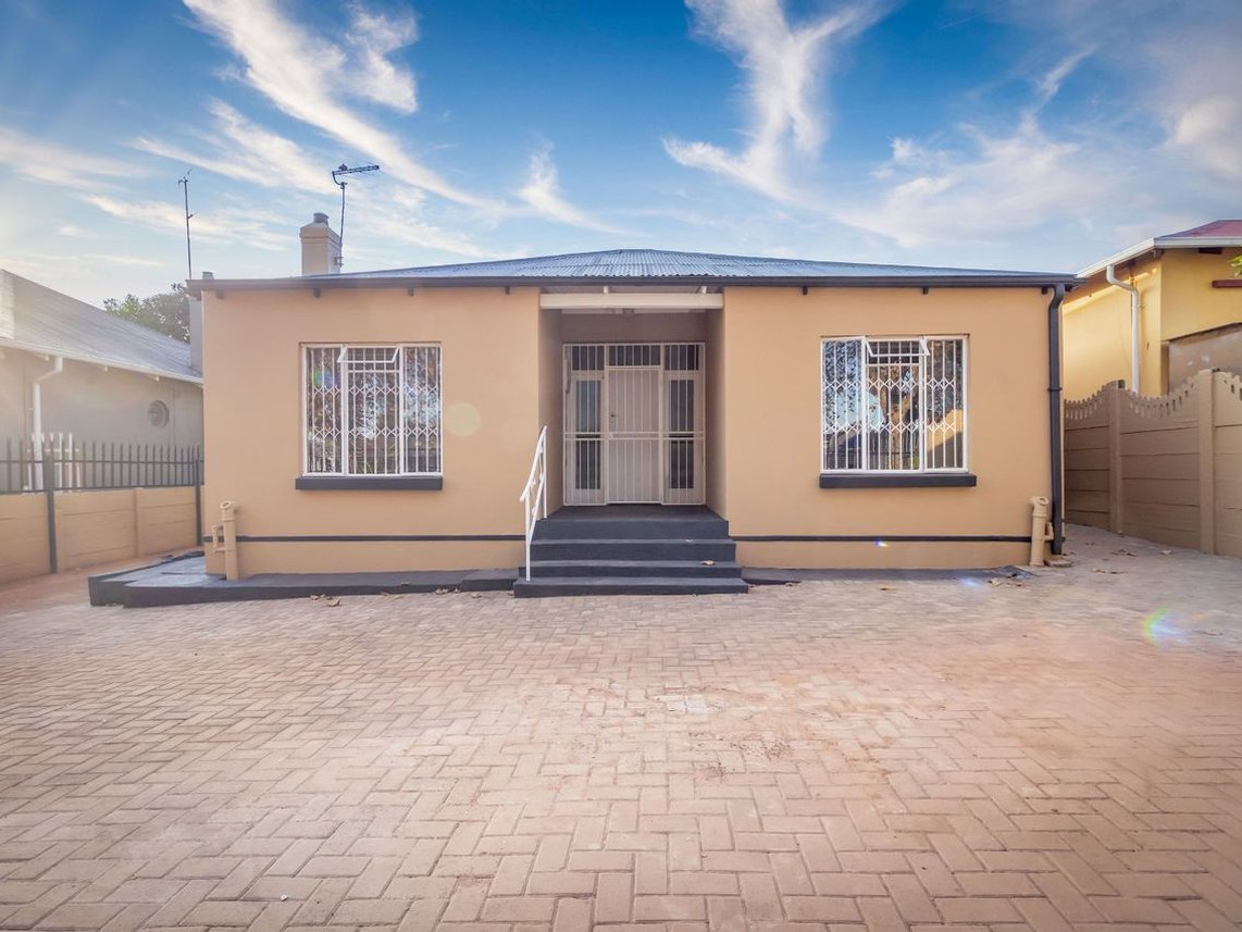 2 Bedroom Flat To Rent in Krugersdorp North