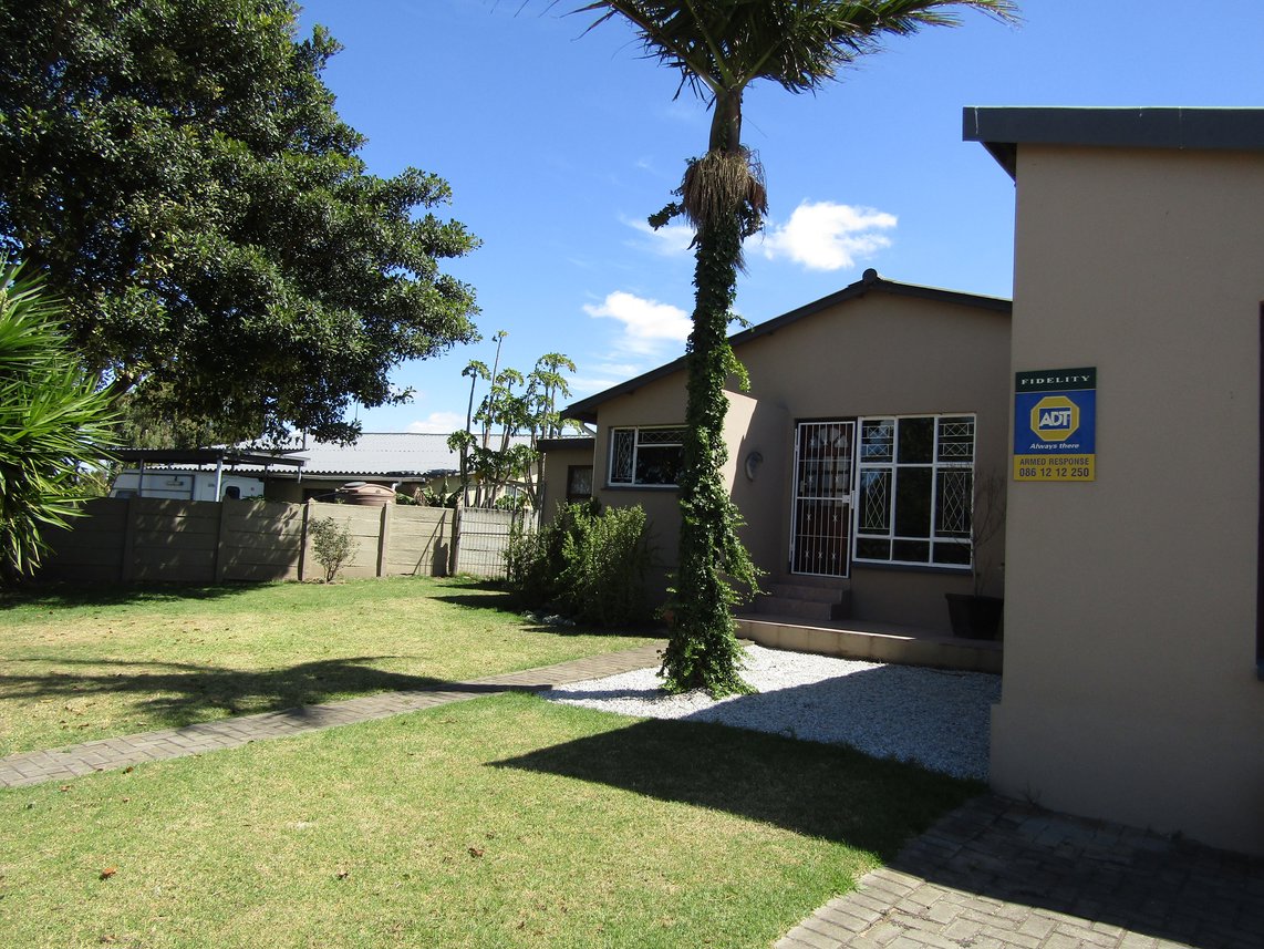 3 Bedroom House For Sale in Humansdorp