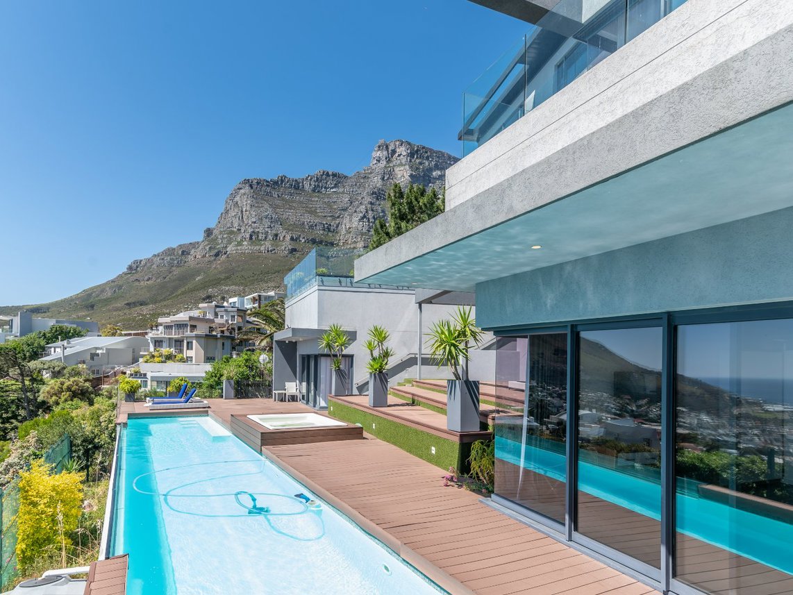 10 Bedroom House For Sale in Camps Bay