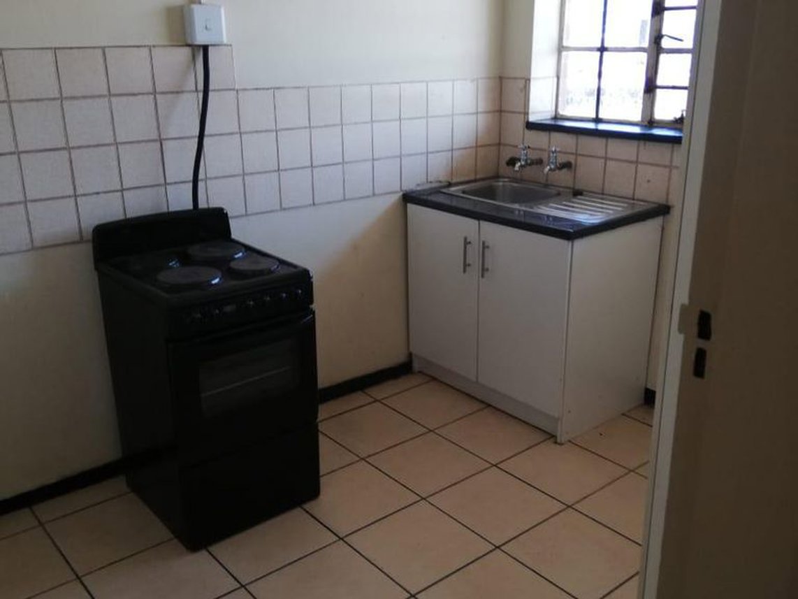 1 Bedroom Flat To Rent in Turf Club