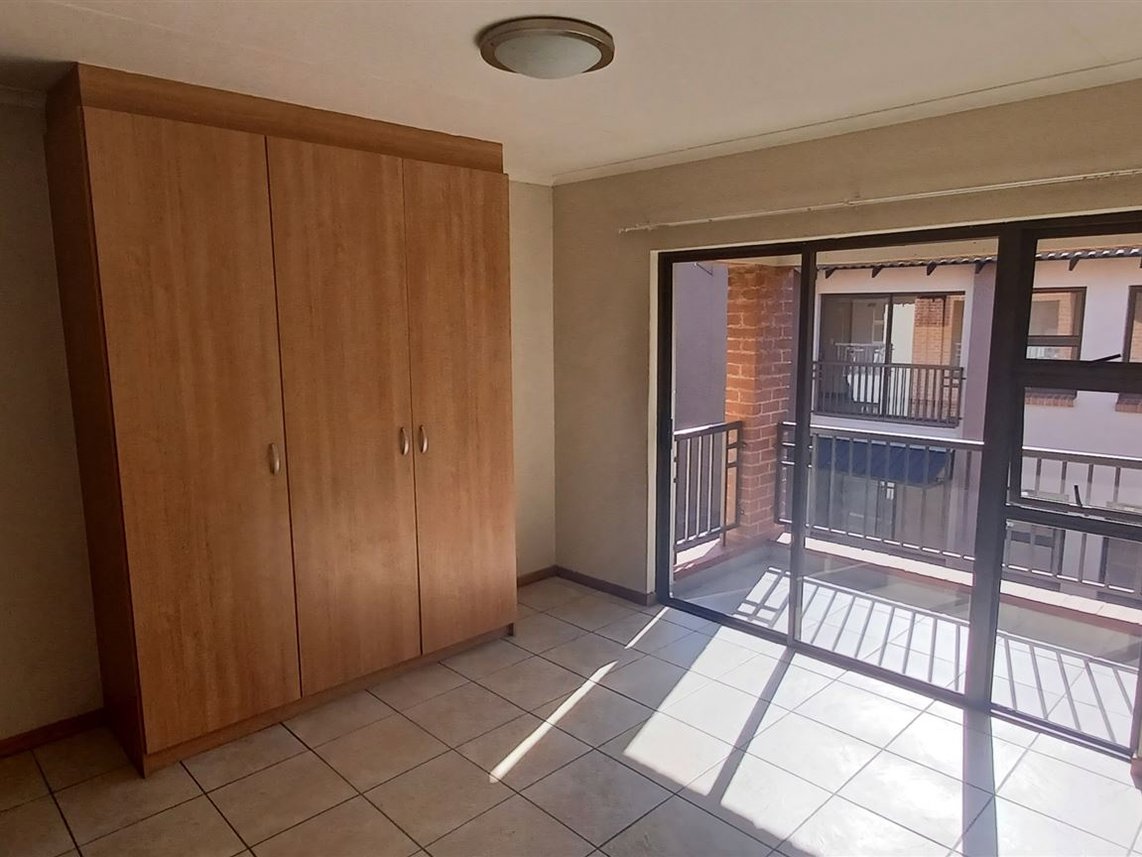 1 Bedroom Apartment For Sale in Douglasdale