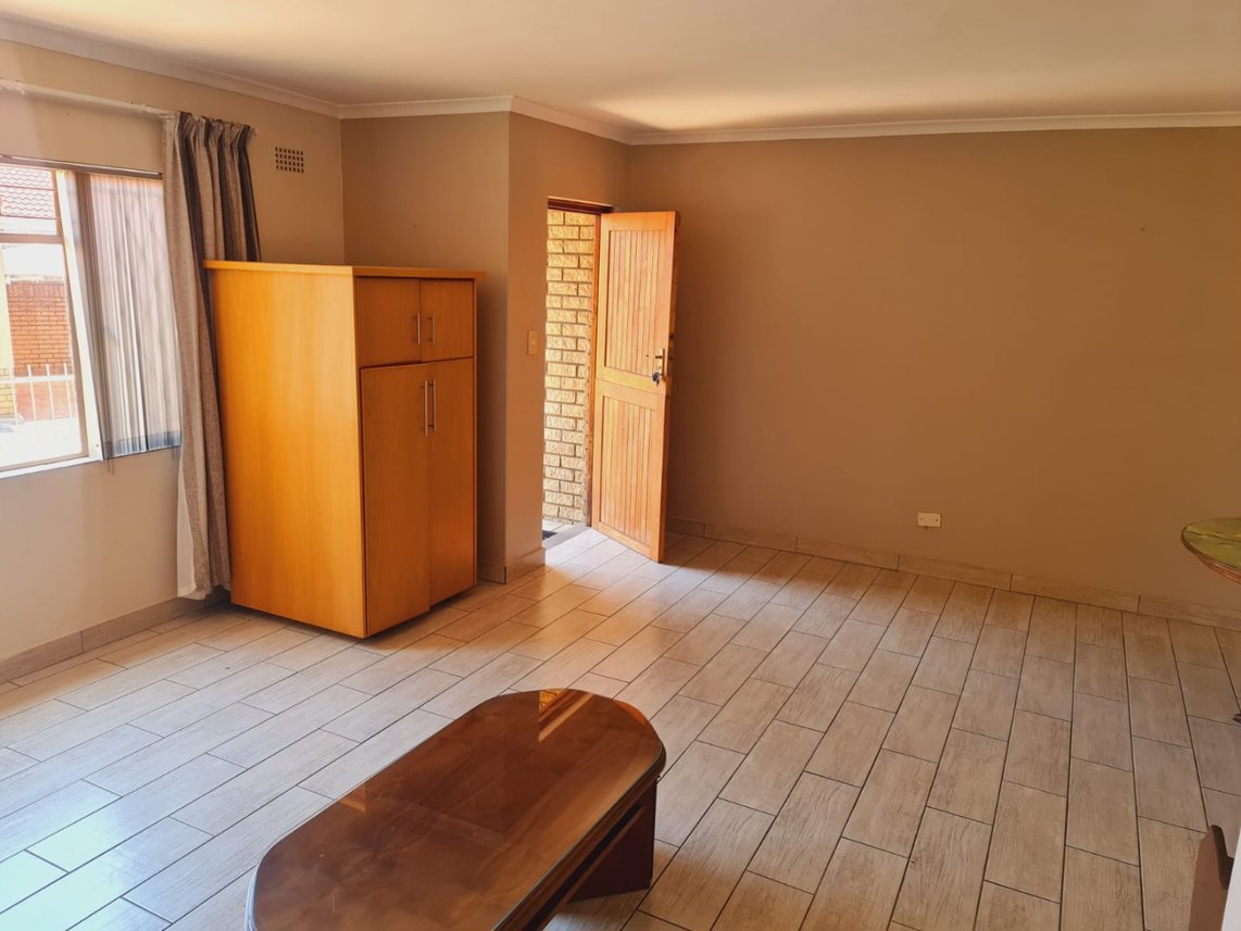 3 Bedroom Townhouse For Sale in Rustenburg Central