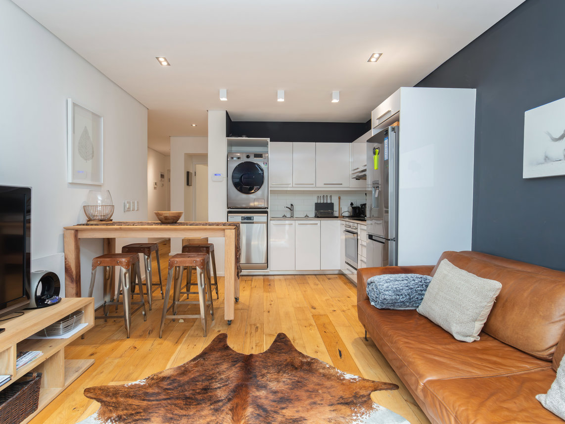 2 Bedroom Apartment For Sale in Oranjezicht