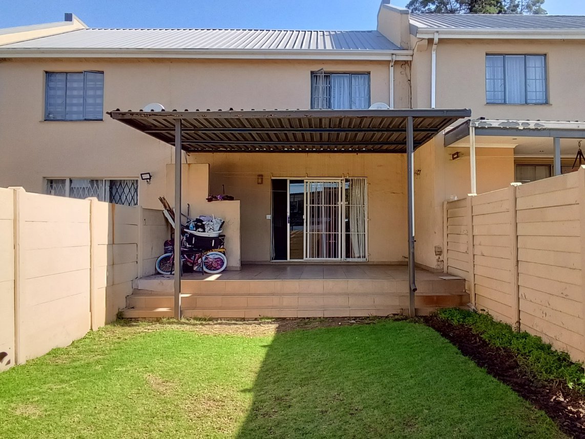 2 Bedroom Townhouse For Sale in Lyndhurst