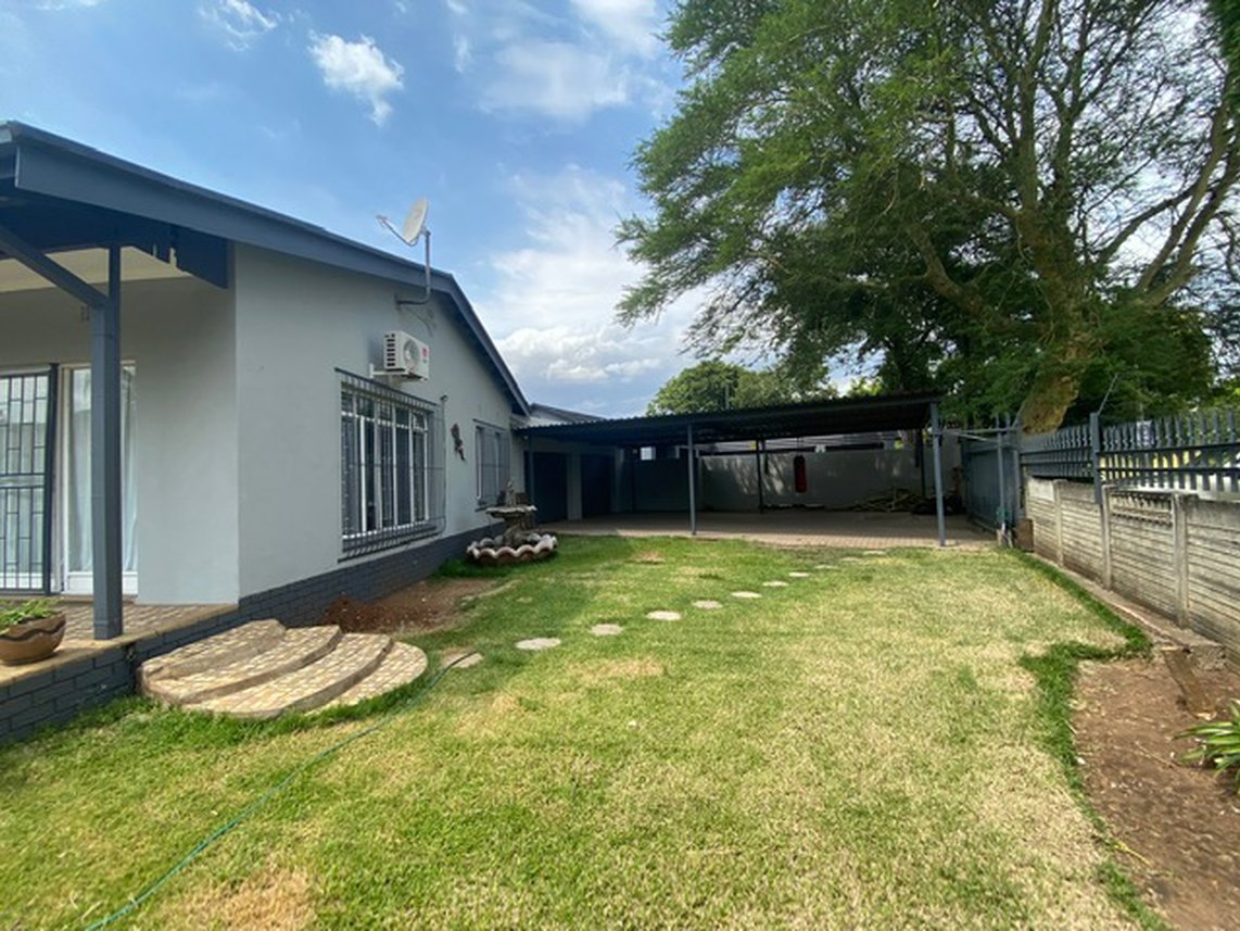 3 Bedroom House For Sale in Rustenburg Central