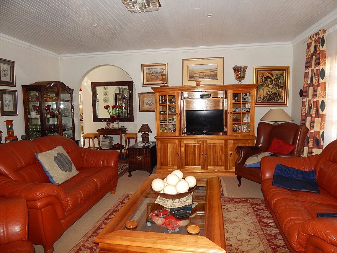 4 Bedroom House For Sale in Calitzdorp