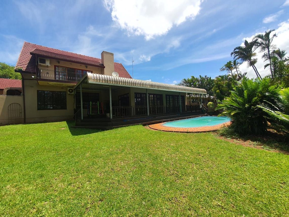 4 Bedroom House For Sale in Fairview