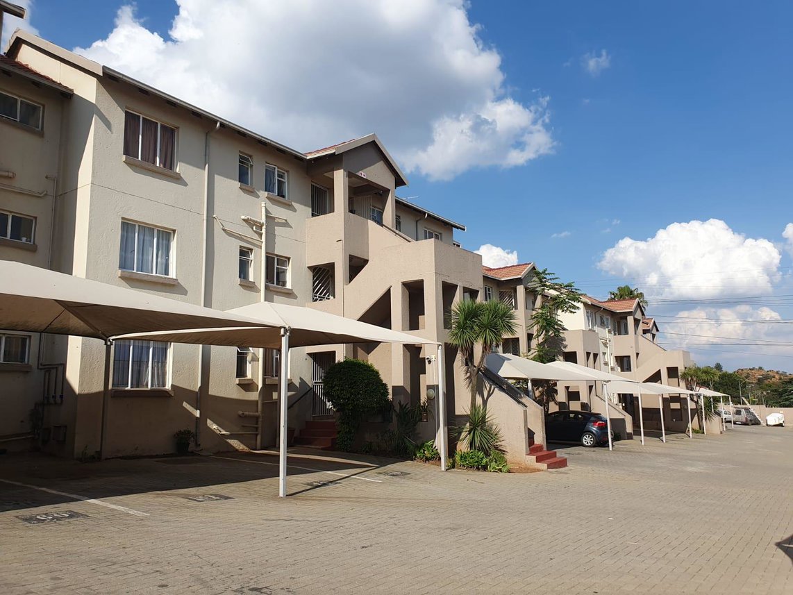 2 Bedroom Townhouse For Sale in Linmeyer