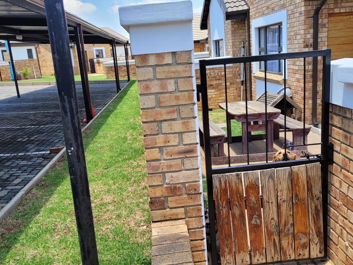 2 Bedroom Townhouse For Sale in Beyers Park