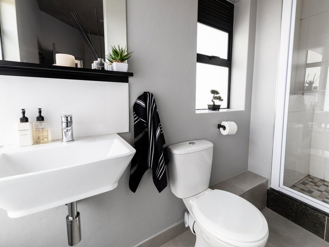 2 Bedroom Simplex To Rent in Glen Marais