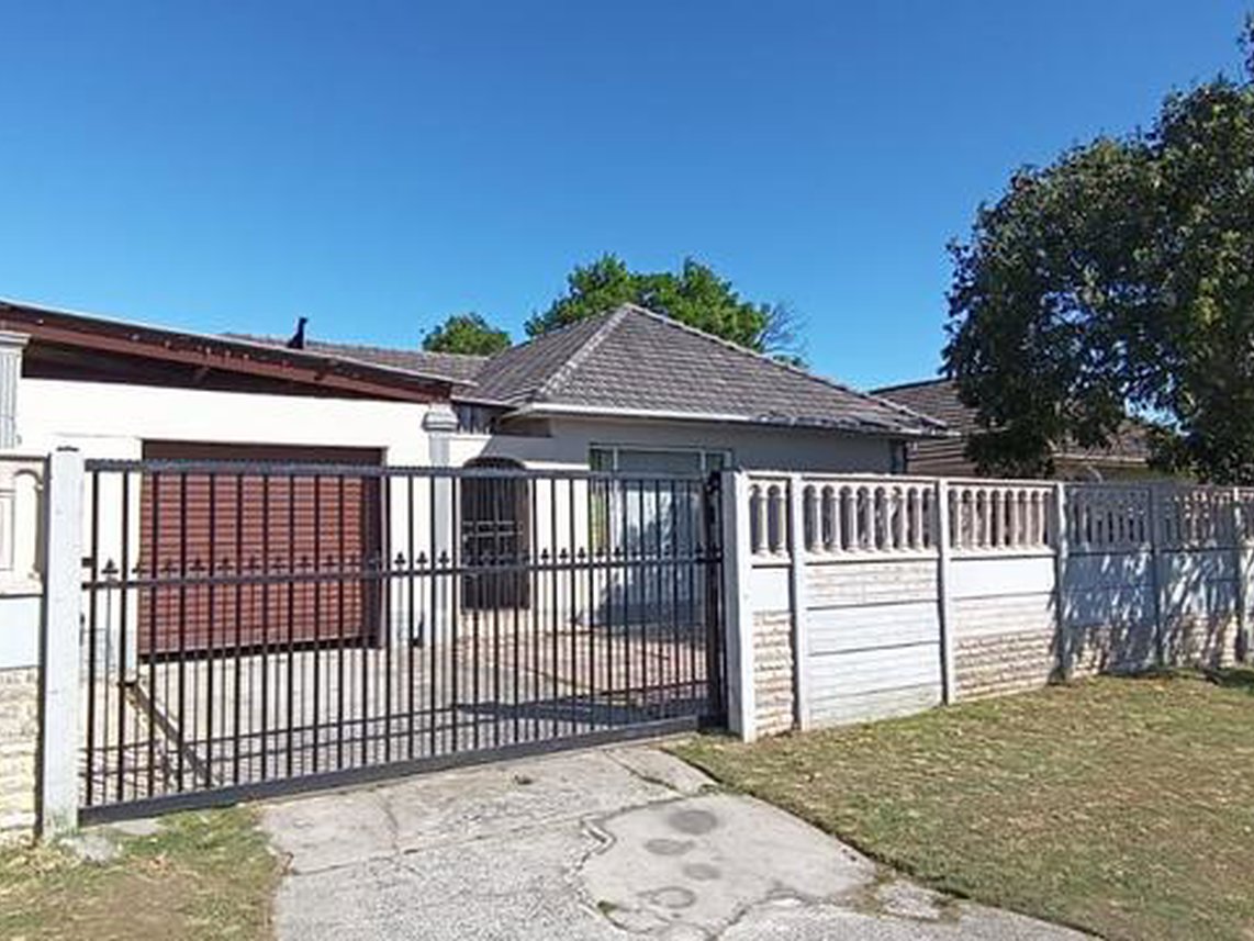 4 Bedroom House For Sale in Belmont Park