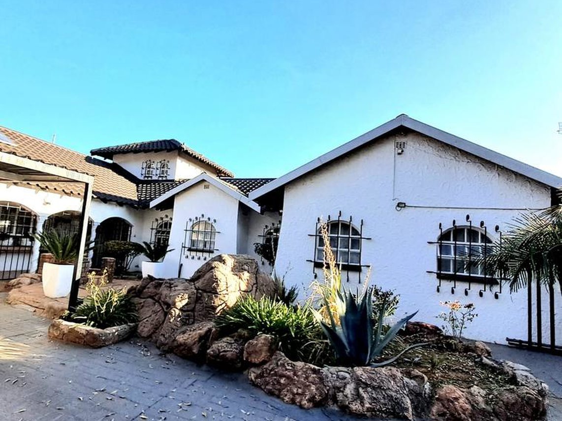 5 Bedroom House For Sale in Stilfontein