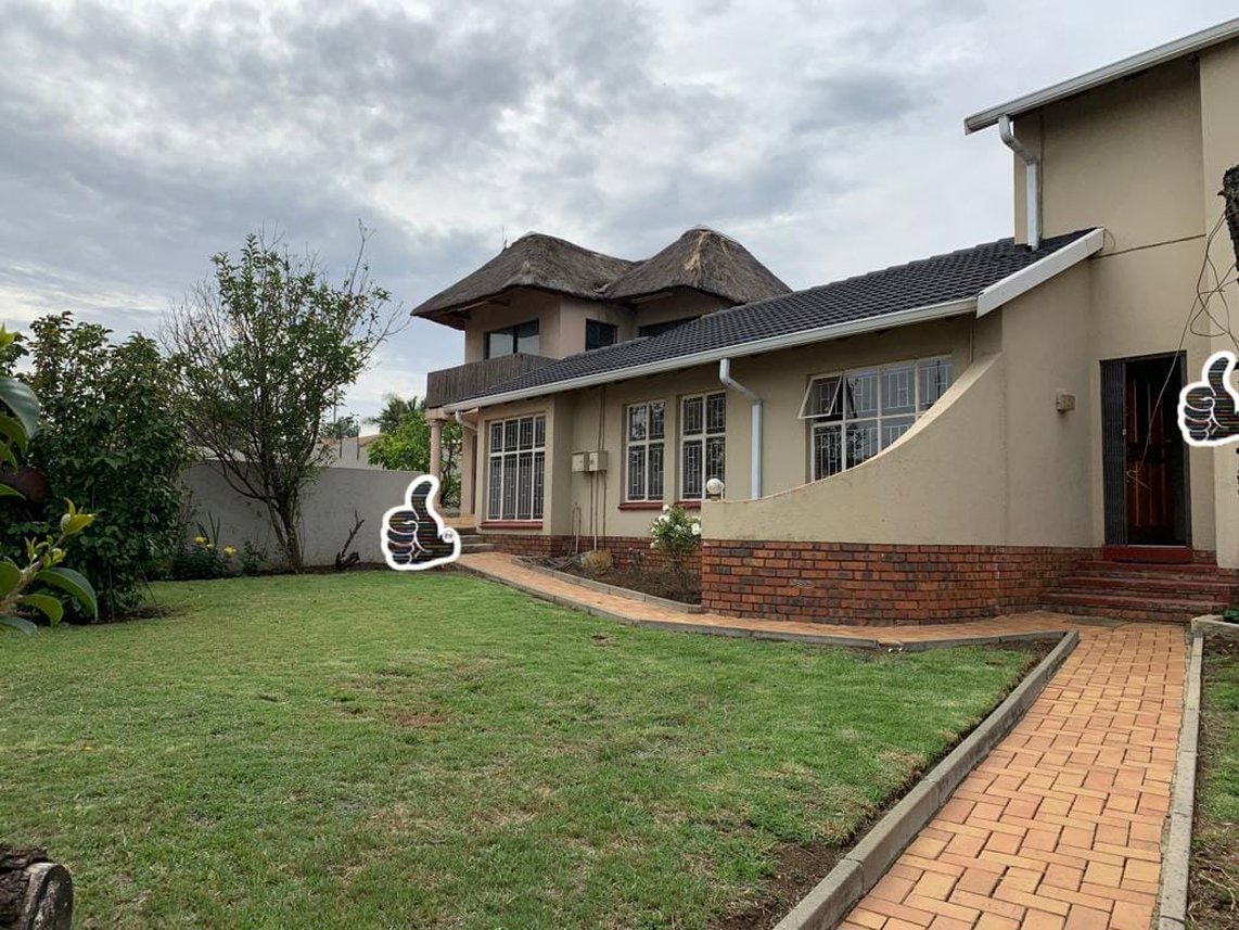 5 Bedroom House For Sale in Esther Park