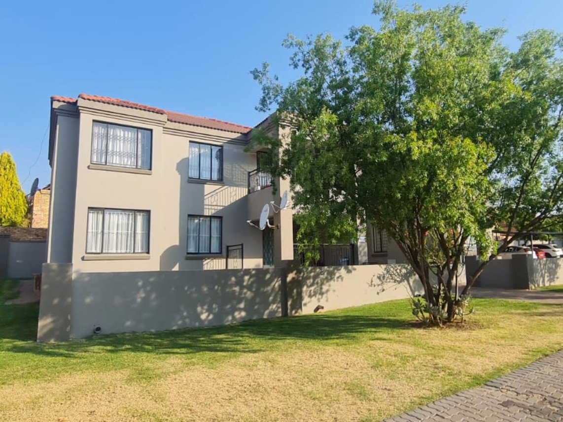 3 Bedroom Apartment To Rent in Willowbrook
