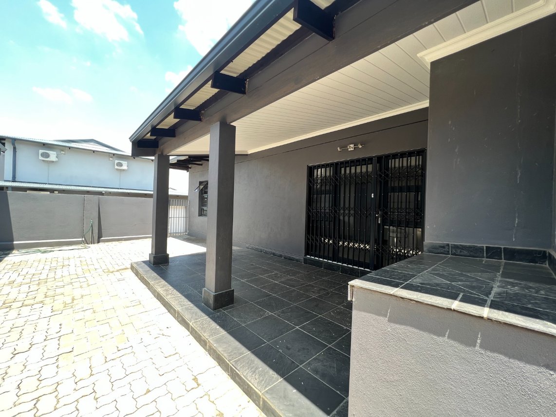 3 Bedroom Townhouse For Sale in Cashan