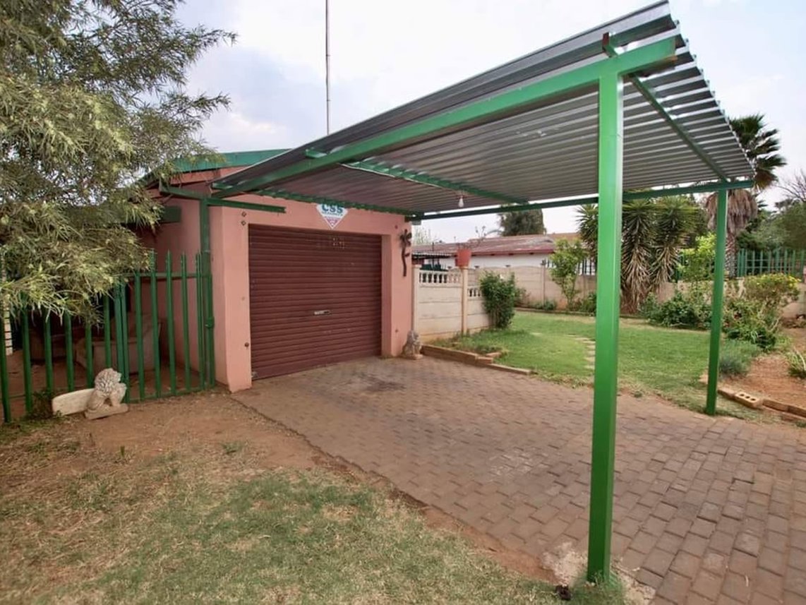 3 Bedroom House For Sale in Randlespark