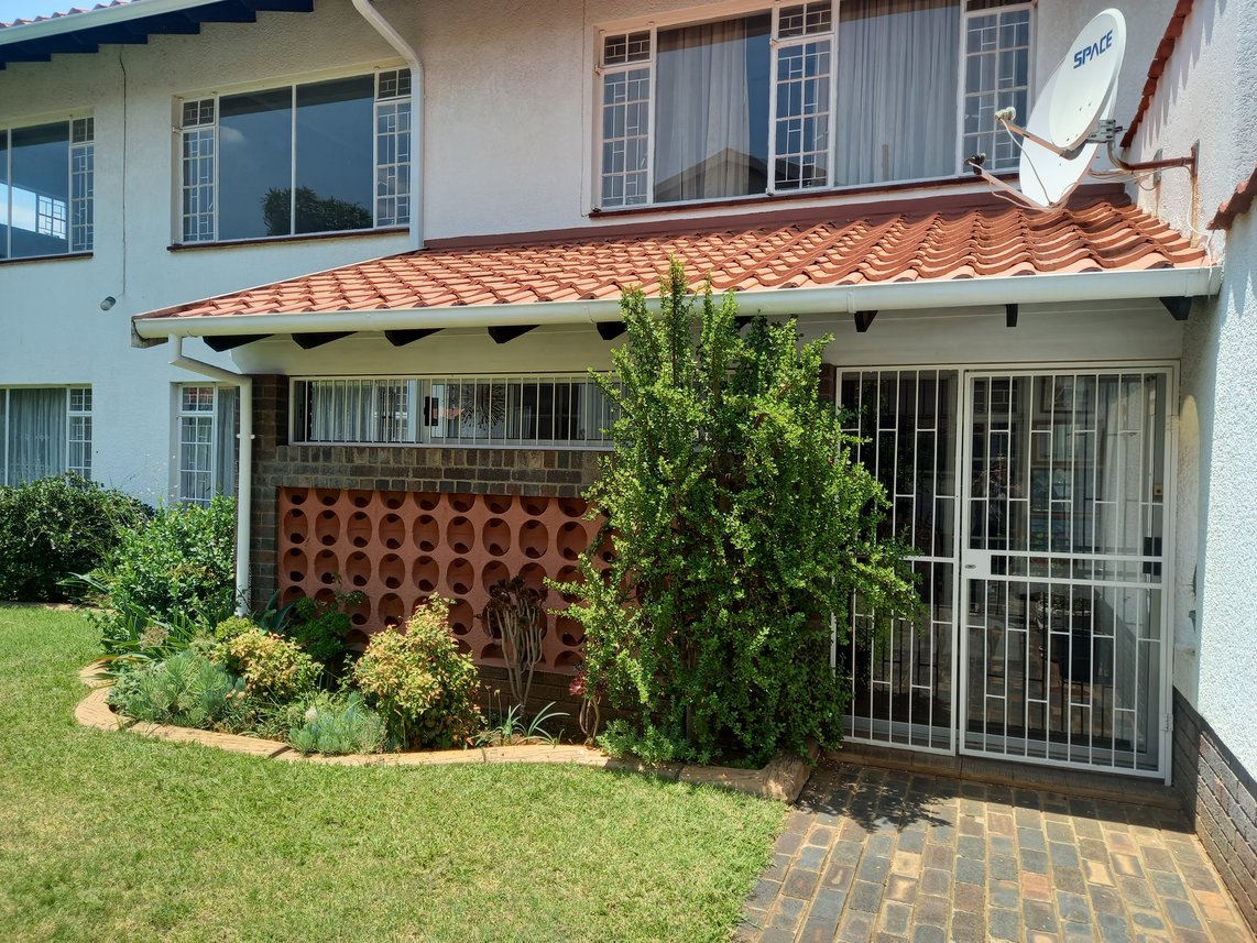 3 Bedroom Townhouse For Sale in Flamwood
