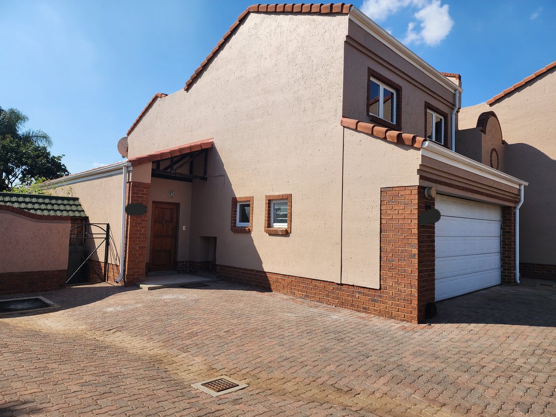 3 Bedroom Townhouse For Sale in Woodhill